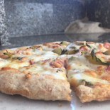 Go-go Pizza food