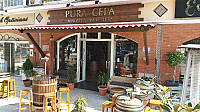 Vinoteca Pura Cepa outside