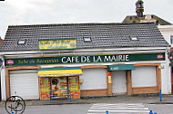 Café De La Mairie outside