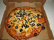 Round Table Pizza food