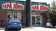 Papa Johns Pizza outside