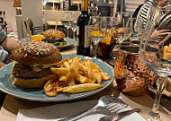 Tout Simplement Grill Burger inside