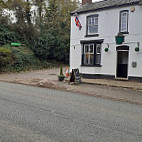 The Foresters Arms outside