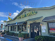 Mo Bay Grill outside