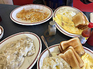 Paw's Diner food