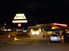 Shari's Cafe And Pies outside