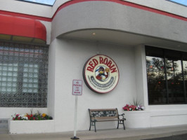 Red Robin Gourmet Burgers And Brews outside