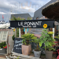 Le Ponant outside