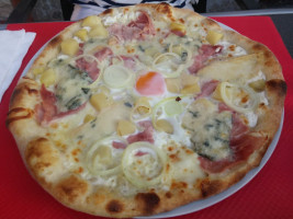 Pizza Pazza food