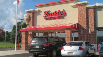 Freddy's Frozen Custard Steakburgers food