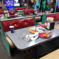 Chuck E Cheese's food