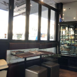 Mosman Junction Dentro