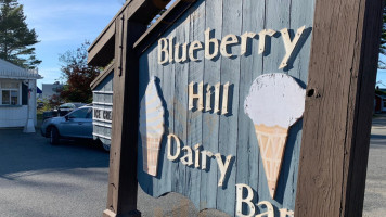 Gifford's Famous Ice Cream outside