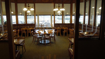 Barker's Waterfront Grille inside