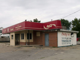 Smitty's Tenderloin Shop outside