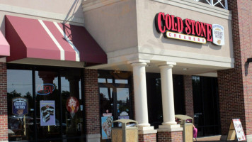 Cold Stone Creamery outside