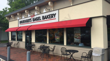 Bruegger's Bagels inside