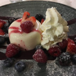Luna Rossa 2 food