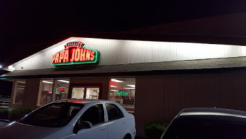 Papa John's Pizza outside