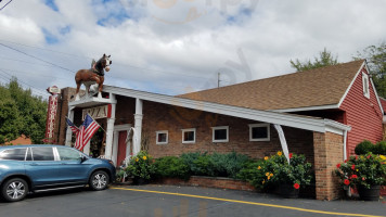 Kinchley's Tavern outside