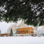 Rifugio Pederu outside