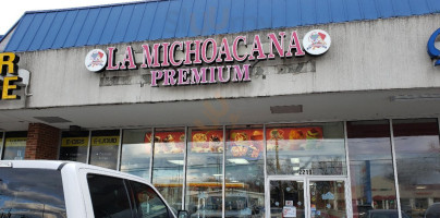 La Michoacana Paleteria outside