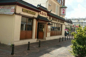 Le Village du Bonheur inside