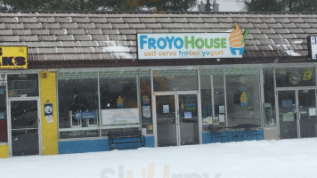 The Froyo House outside