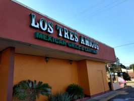 Los Tres Amigos Mexican Grill outside