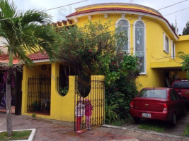 Pollo Caribe Latin Food outside