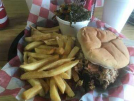 Le' Pough's Barbecue food