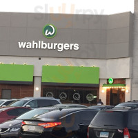 Wahlburgers inside