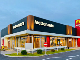 Mcdonald's Hirosaki Ōmachi Store outside