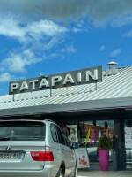 Patàpain outside