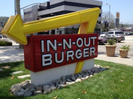 In-n-out Burger outside