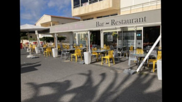 La Brasserie Du Port Narbonne inside