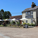 The White Hart Inn outside