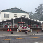 Dons Bakery outside