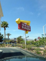 In-n-out Burger outside