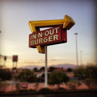 In-n-out Burger outside