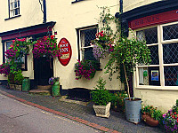 The Boot Inn outside