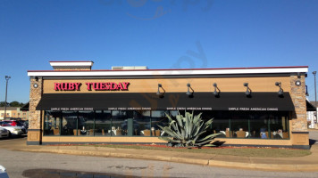 Ruby Tuesday outside