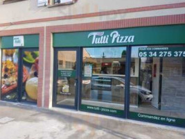 Tutti Pizza food