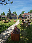 The Horse And Groom Clapham inside