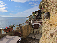 Les Grottes de Matata inside