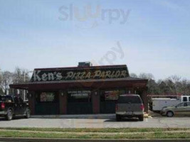 Ken's Pizza Parlor outside