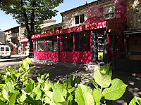 Les Fleurs D'arlette outside