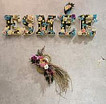 Esmée Shǒu Zuò Liào Lǐ outside