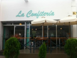 La Confiteria inside