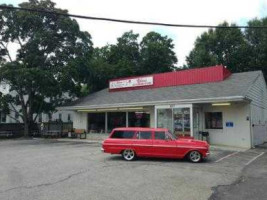 Nelson's Ice Cream Store outside